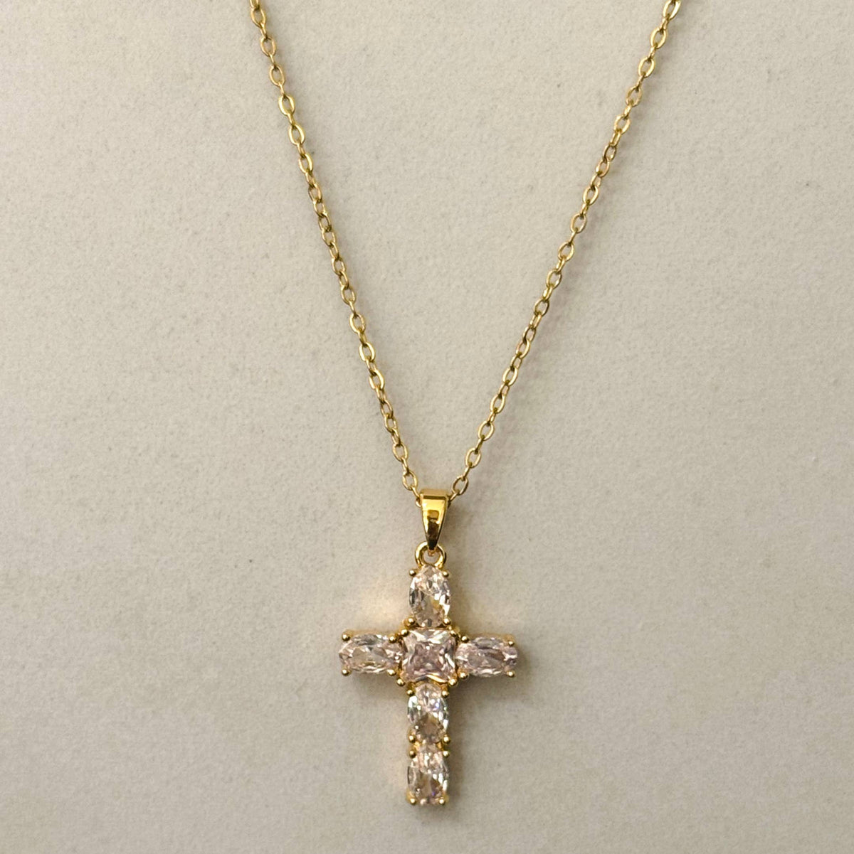 Collier Croix avec Pierres de Zirconium - OkikiParis