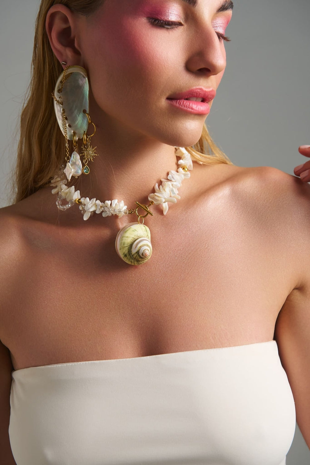 Boucles d'oreilles Thalassa – coquillage et étoile de mer asymétriques - OkikiParis