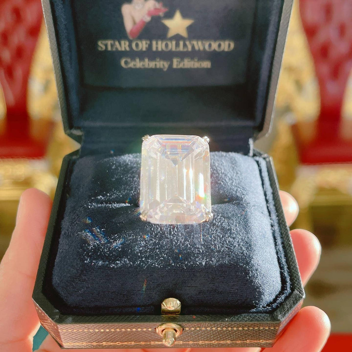 Grâce impériale Diamant de 65 carats Pièce de luxe R - OkikiParis
