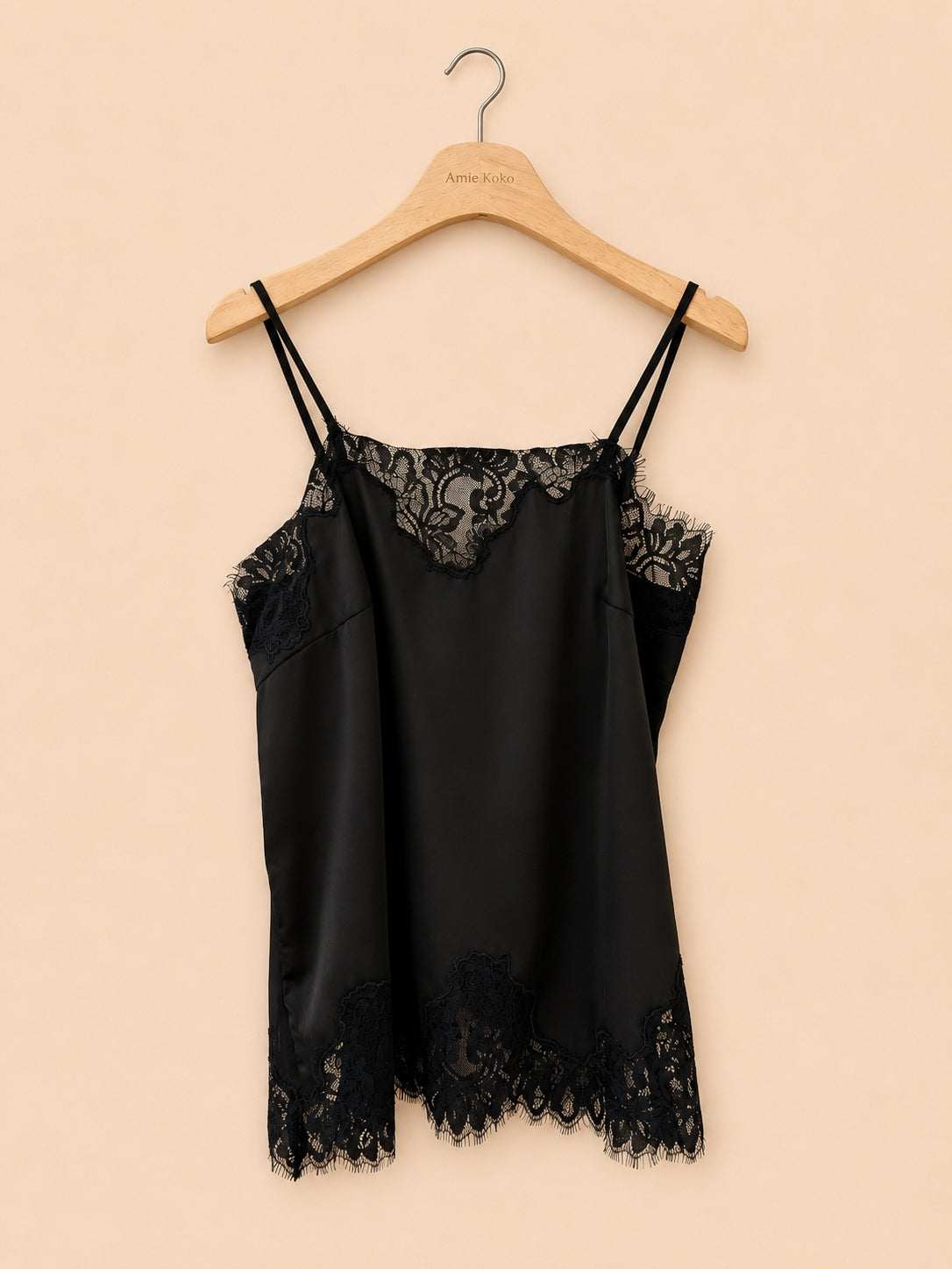Ensemble Satiné à Dentelle – Caraco & Jupe Longue