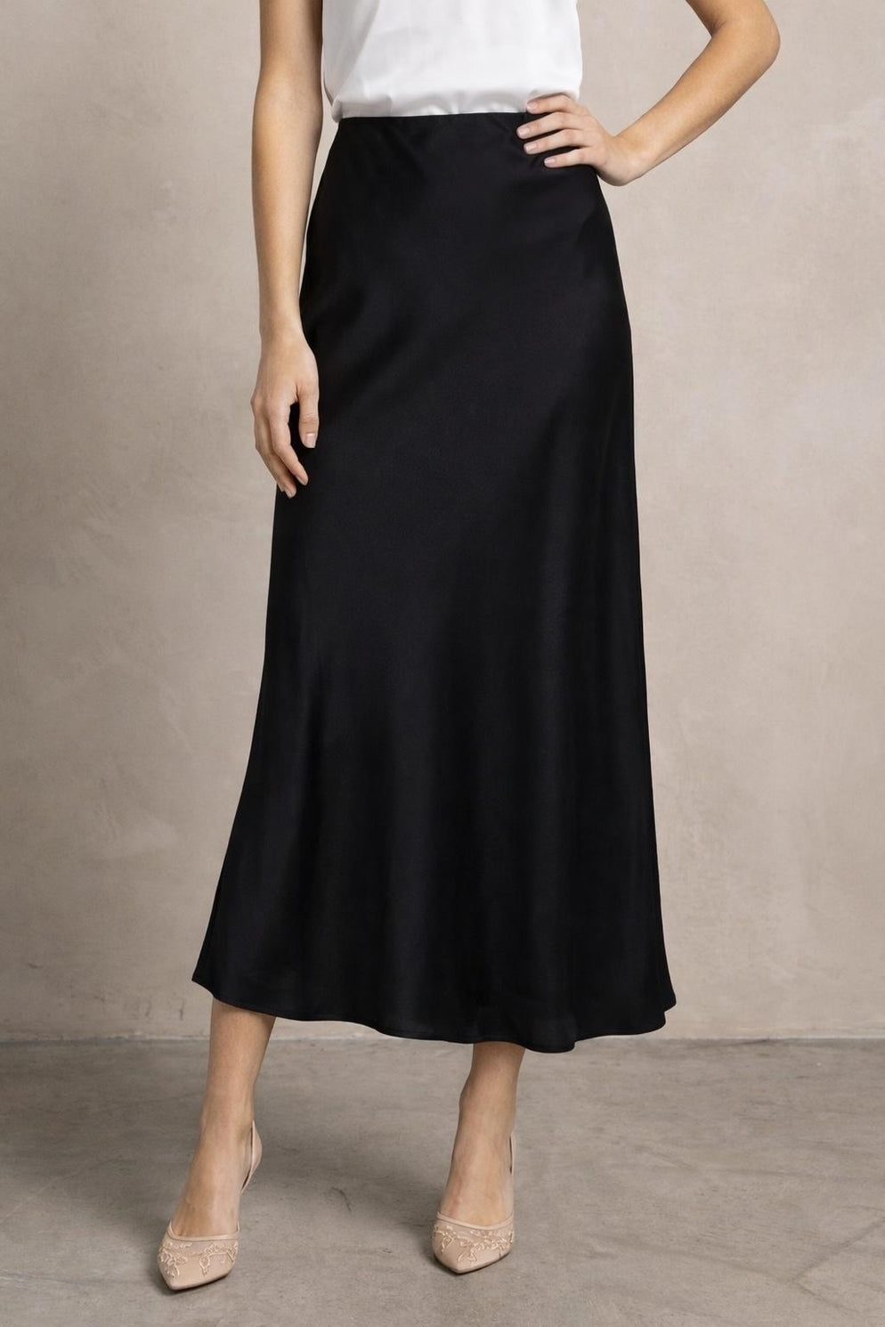 Jupe Midi Satinée Coupe Fluide – OkikiParis