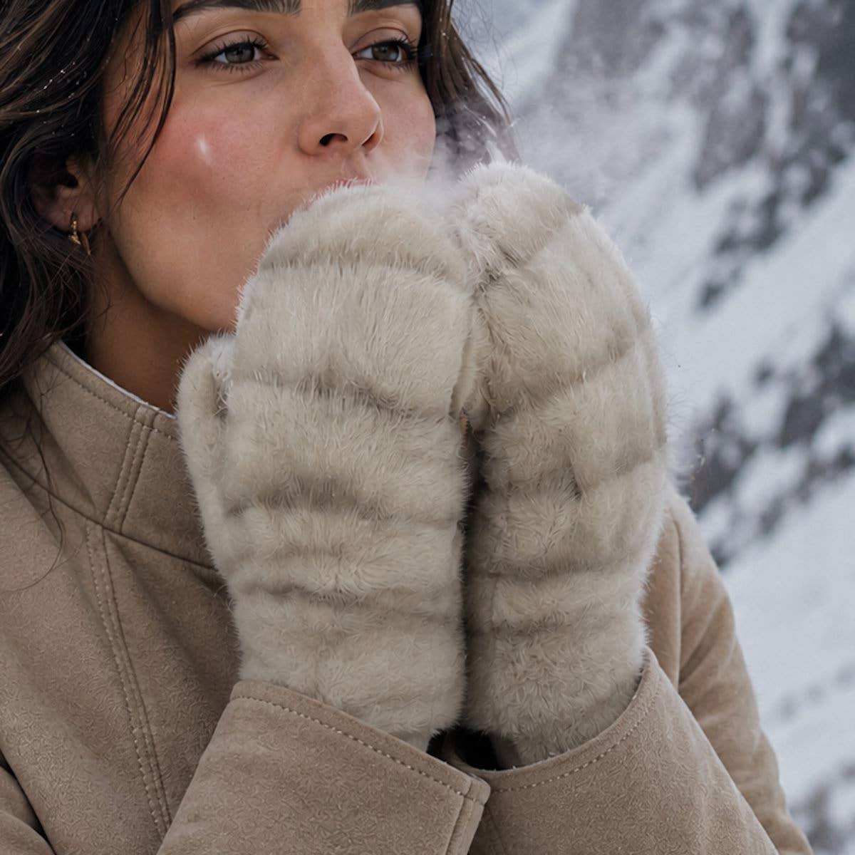 Moufles Oversize en Fausse Fourrure Pelucheuse | Celine & Clara – Automne/Hiver