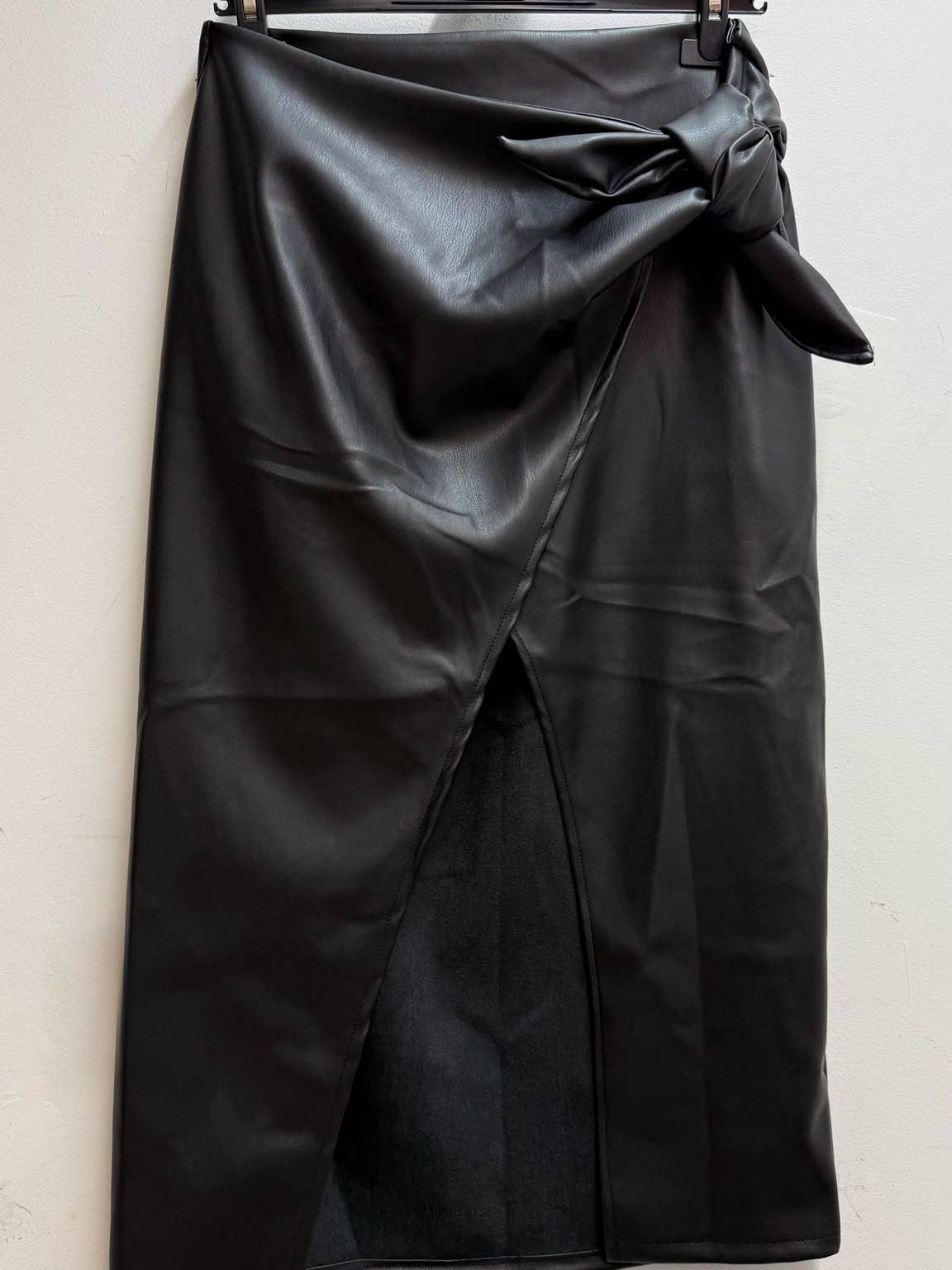 Jupe midi portefeuille effet cuir nouée