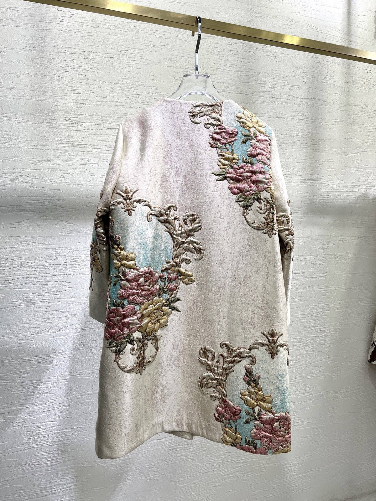 Manteau Mi-Long Femme Jacquard Floral Brodé & Perlé — OkikiParis