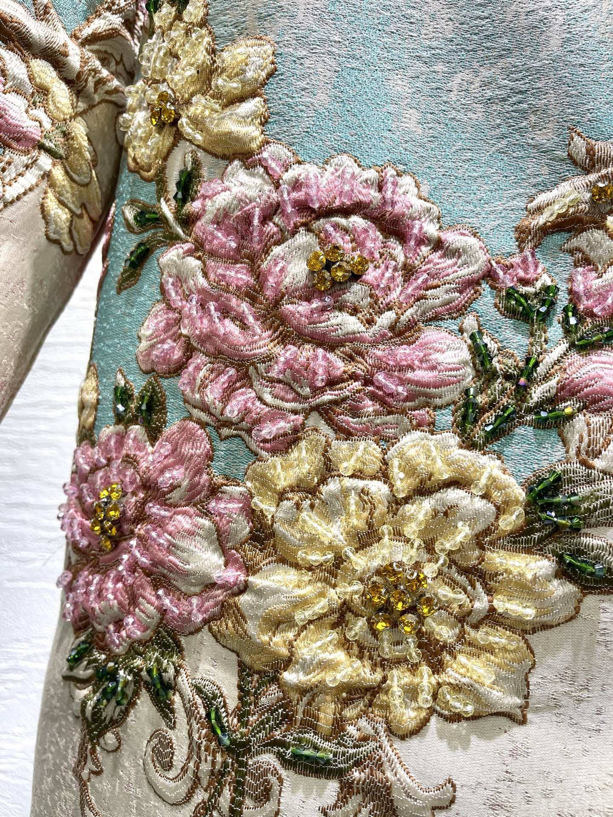 Manteau Mi-Long Femme Jacquard Floral Brodé & Perlé — OkikiParis