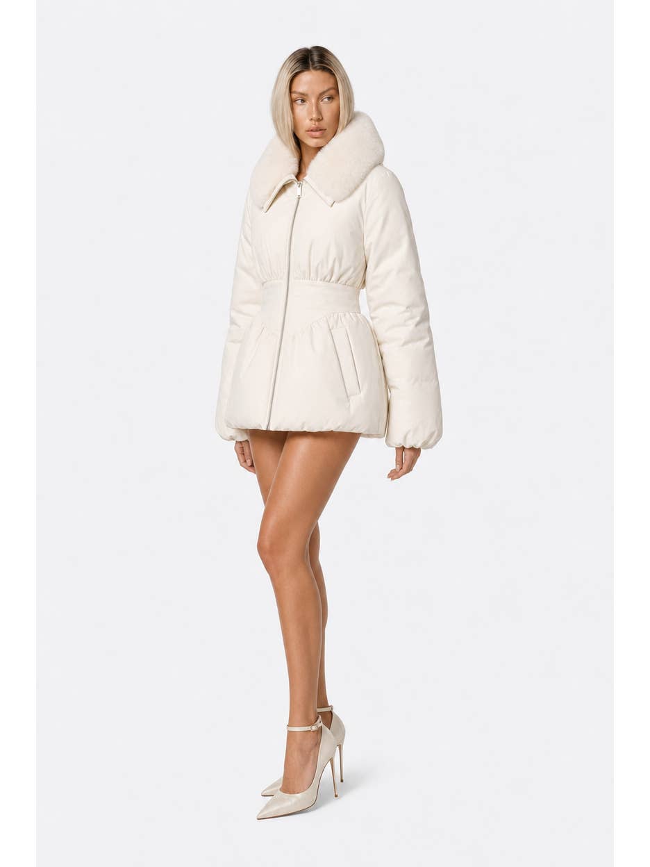 Mini-Doudoune Col Fourrure Blanc Cassé – Silhouette Cintrée | OkikiParis