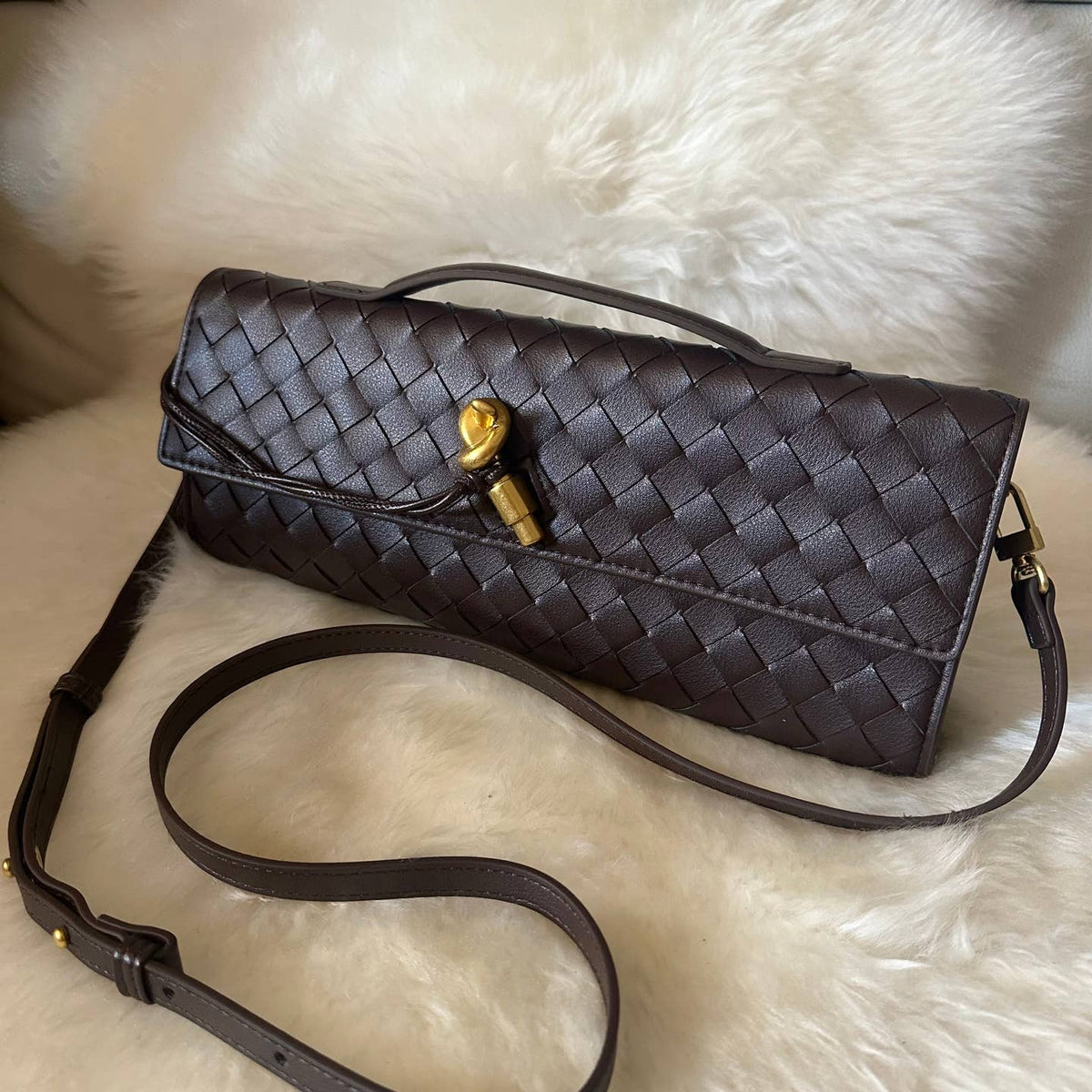 Élégante pochette en cuir véritable tressé, réalisée de manière artisanale - OkikiParis