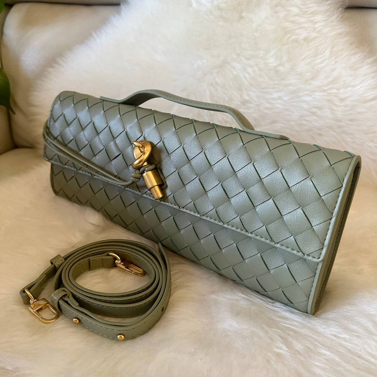 Élégante pochette en cuir véritable tressé, réalisée de manière artisanale - OkikiParis