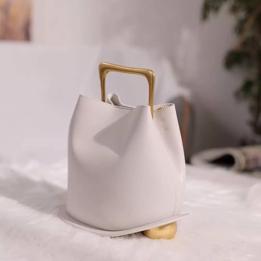 Sac en cuir avec anse métallique au design artistique géométrique - OkikiParis