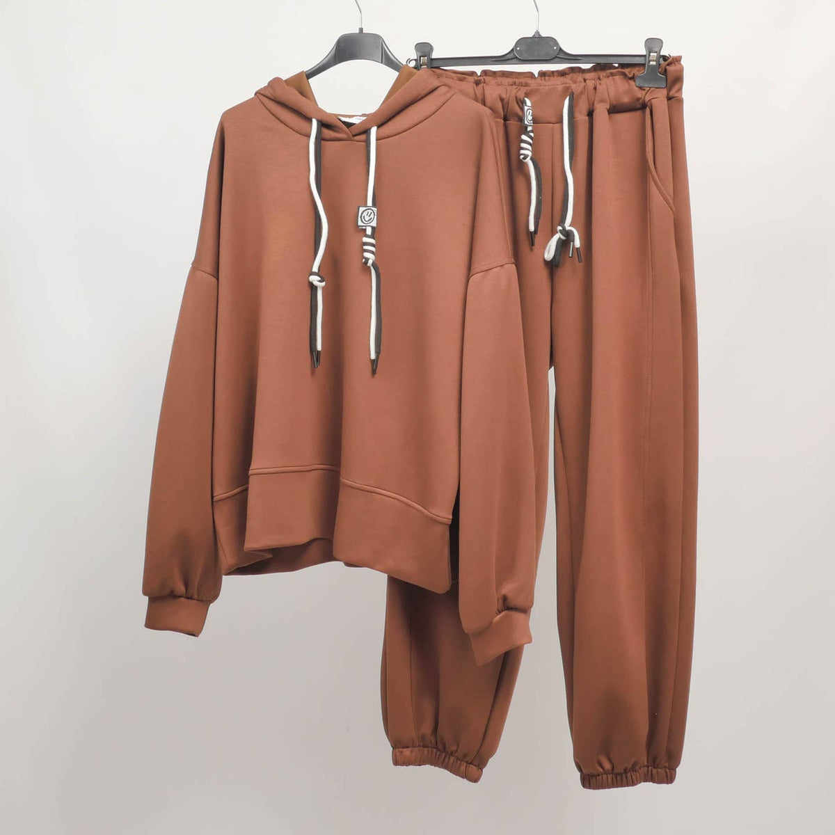 Ensemble sweat à capuche et jogging - OkikiParis