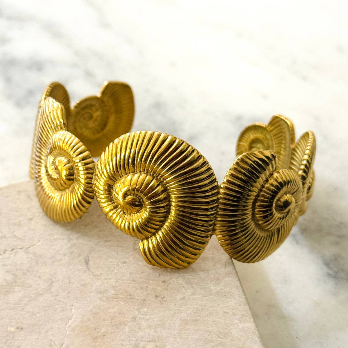 Bracelet jonc en ammonite - OkikiParis