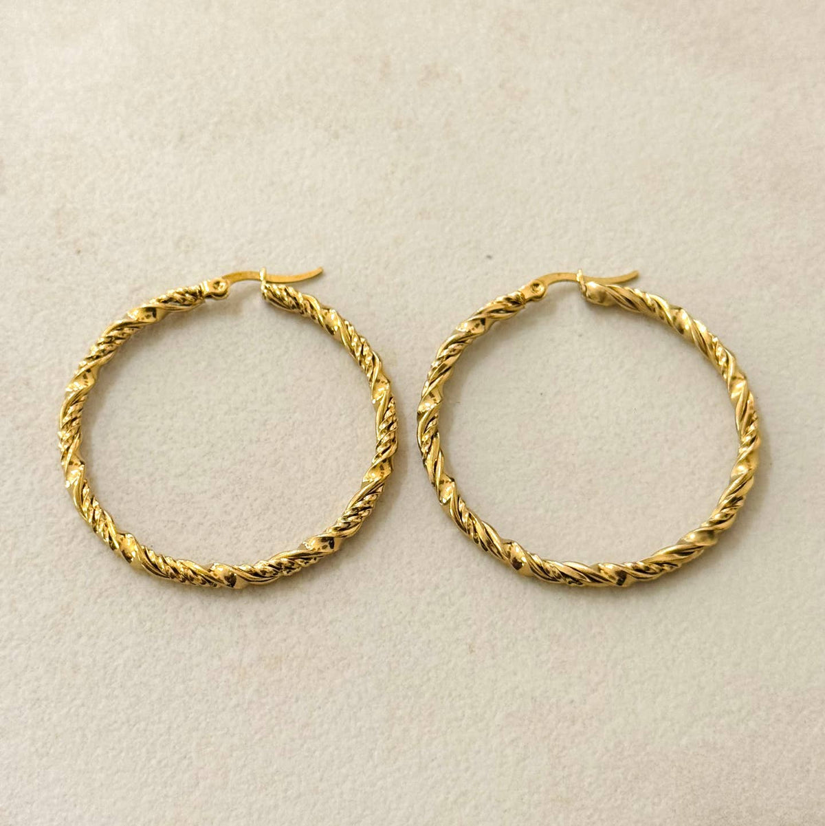 Boucles d'oreilles créoles Twist - OkikiParis