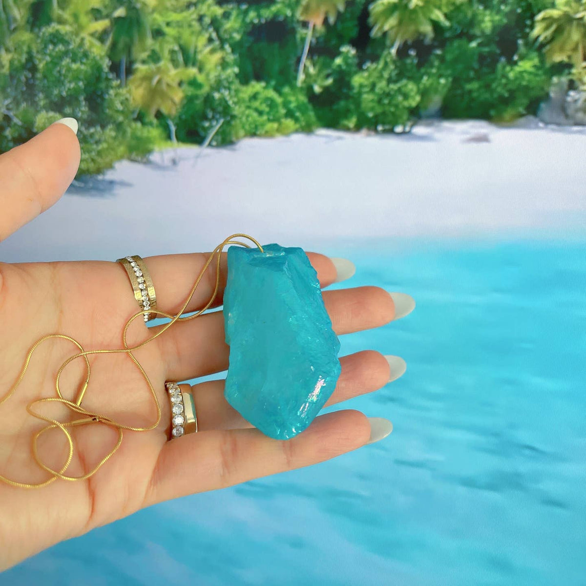 Pendentif en tourmaline de Paraíba brute, gemme bleu néon - OkikiParis