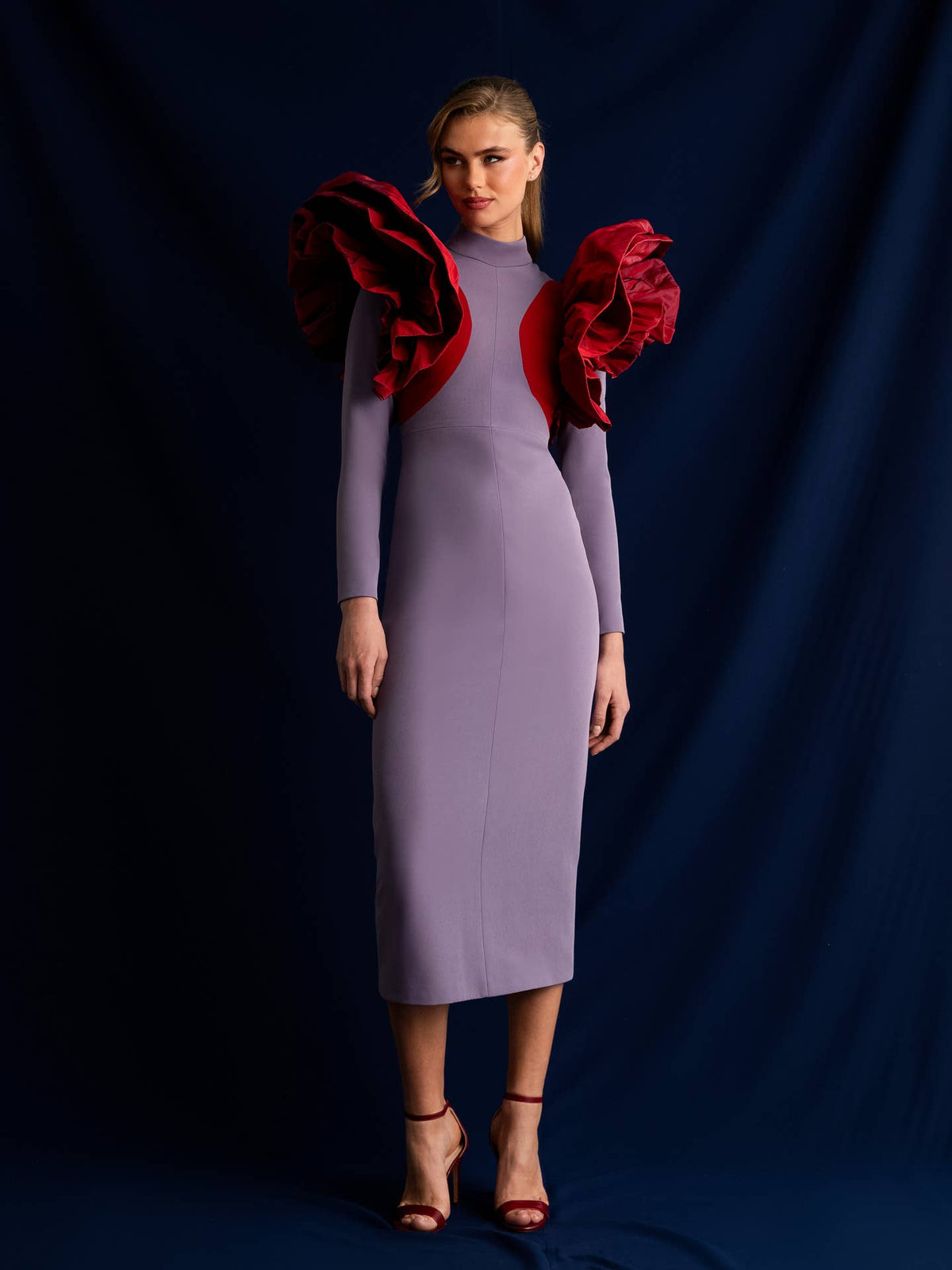Robe en crêpe bicolore avec col montant et découpes colorées - OkikiParis