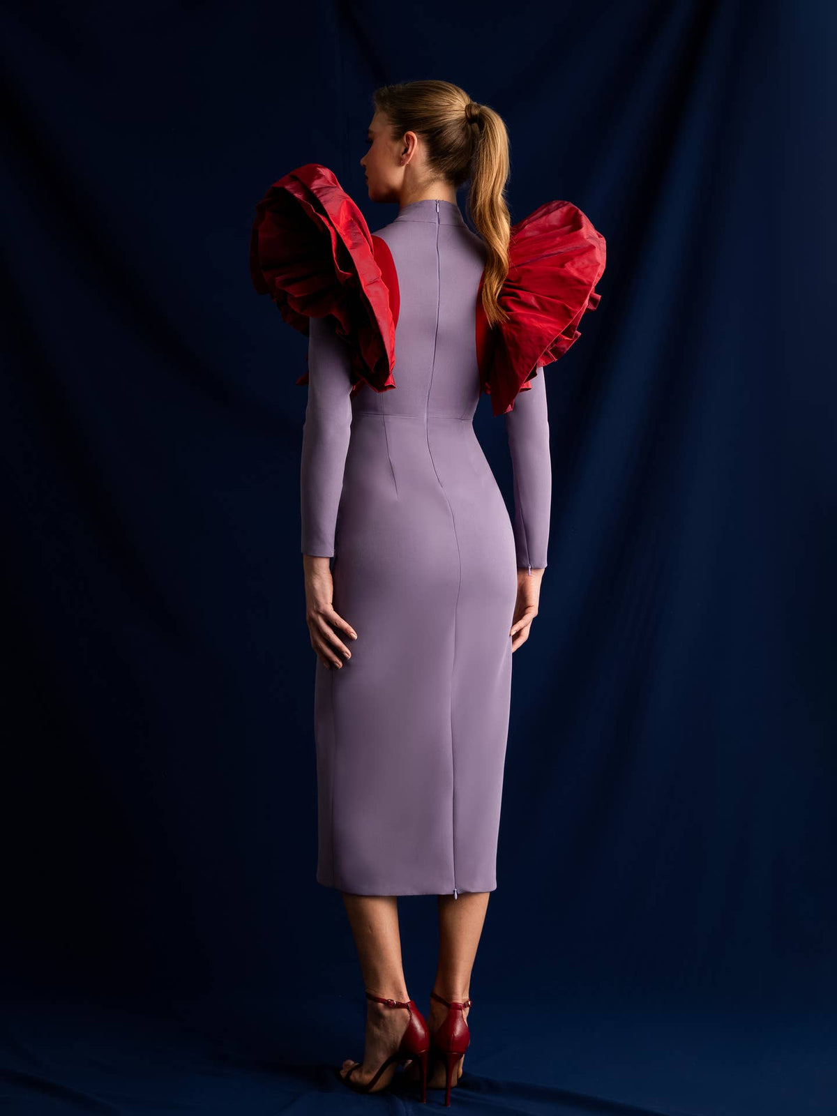 Robe en crêpe bicolore avec col montant et découpes colorées - OkikiParis