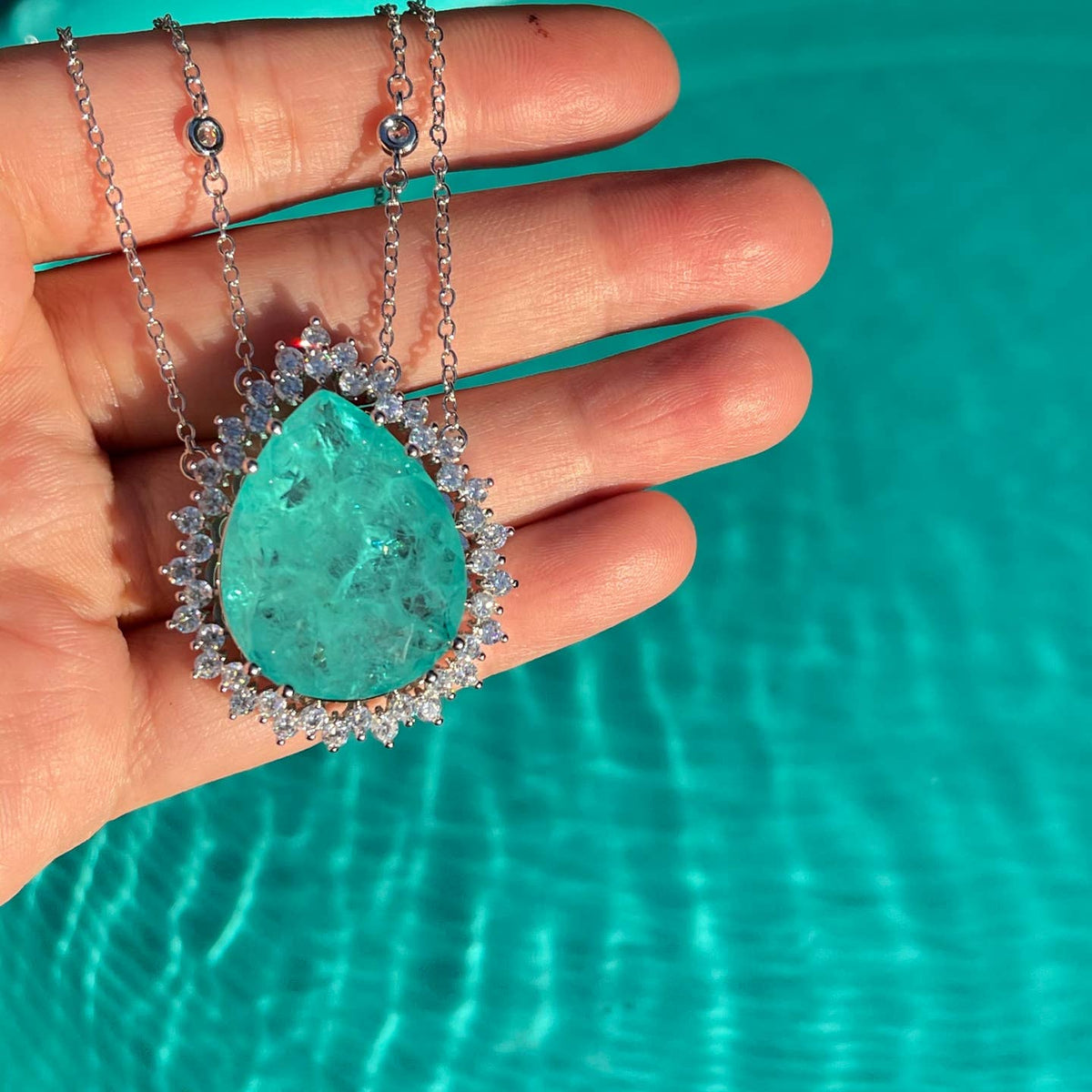 COLLIER DE LUXE EN TOURMALINE PARAÍBA NATURELLE BLEU NÉON - OkikiParis