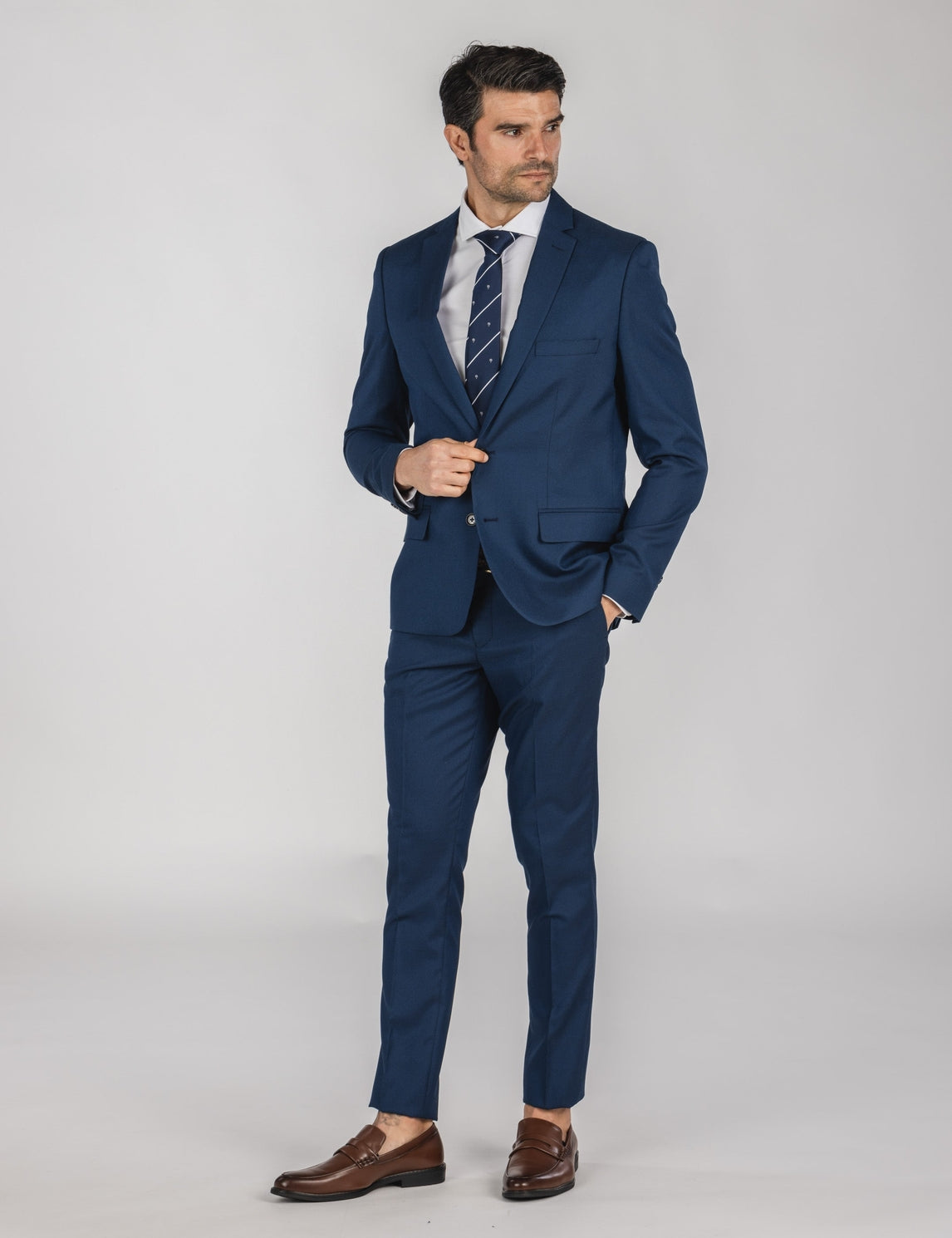 Veste de costume homme bleue à bouton central, col et rabat