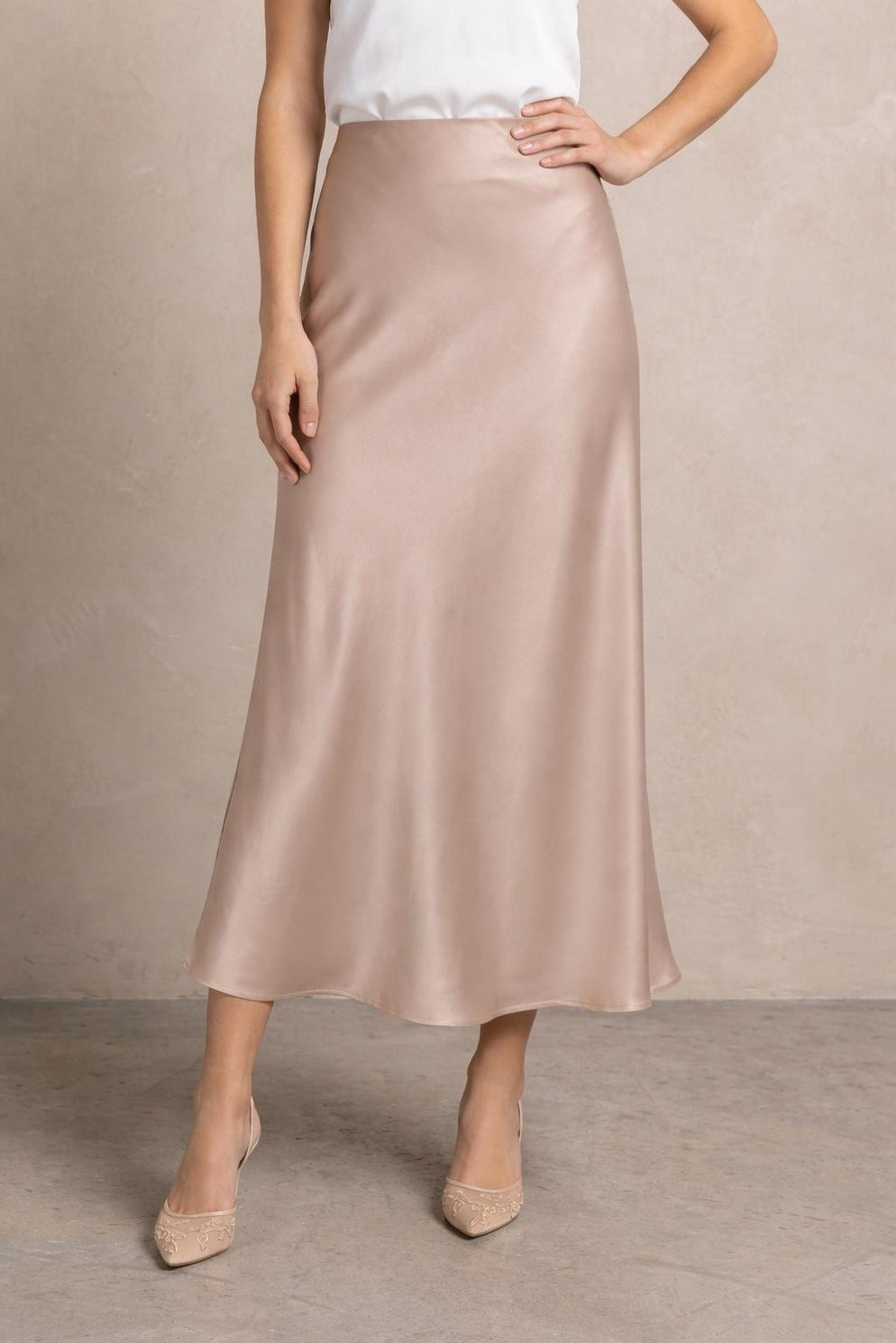 Jupe Midi Satinée Coupe Fluide – OkikiParis