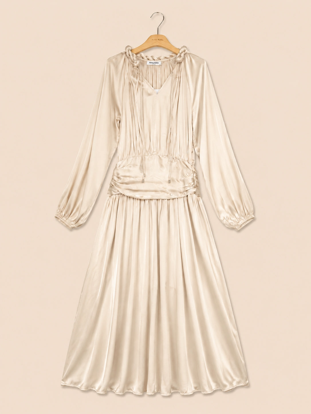 Robe Longue Satinée – Décolleté en V, Manches Bouffantes & Taille Drапée