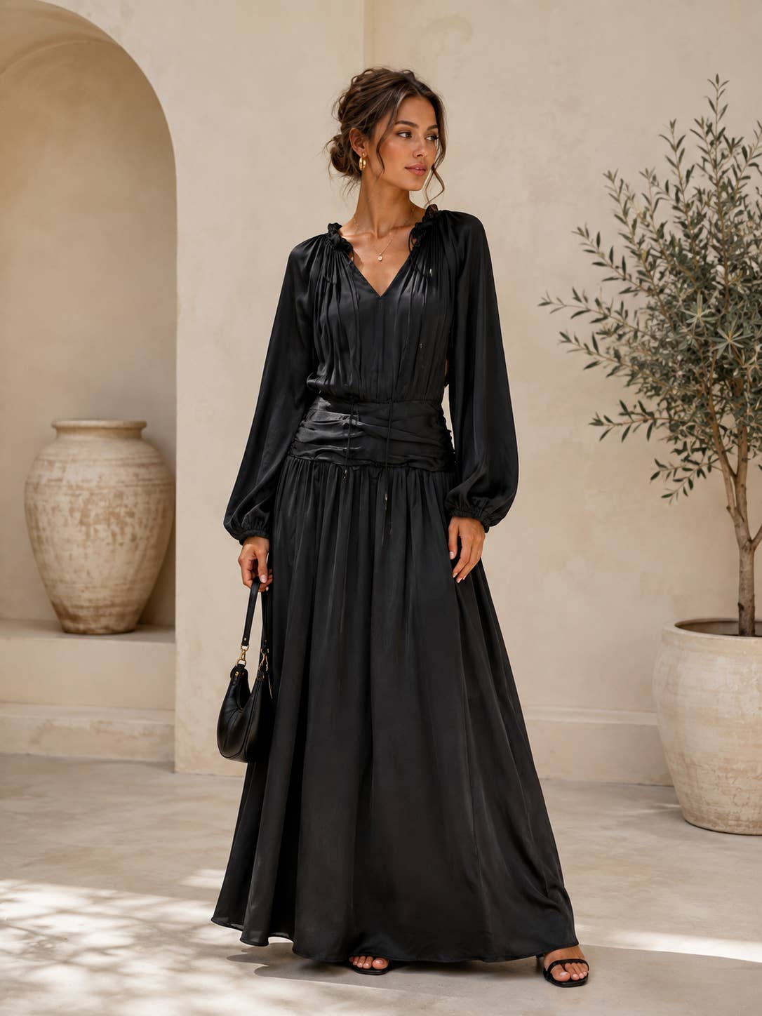 Robe Longue Satinée – Décolleté en V, Manches Bouffantes & Taille Drапée