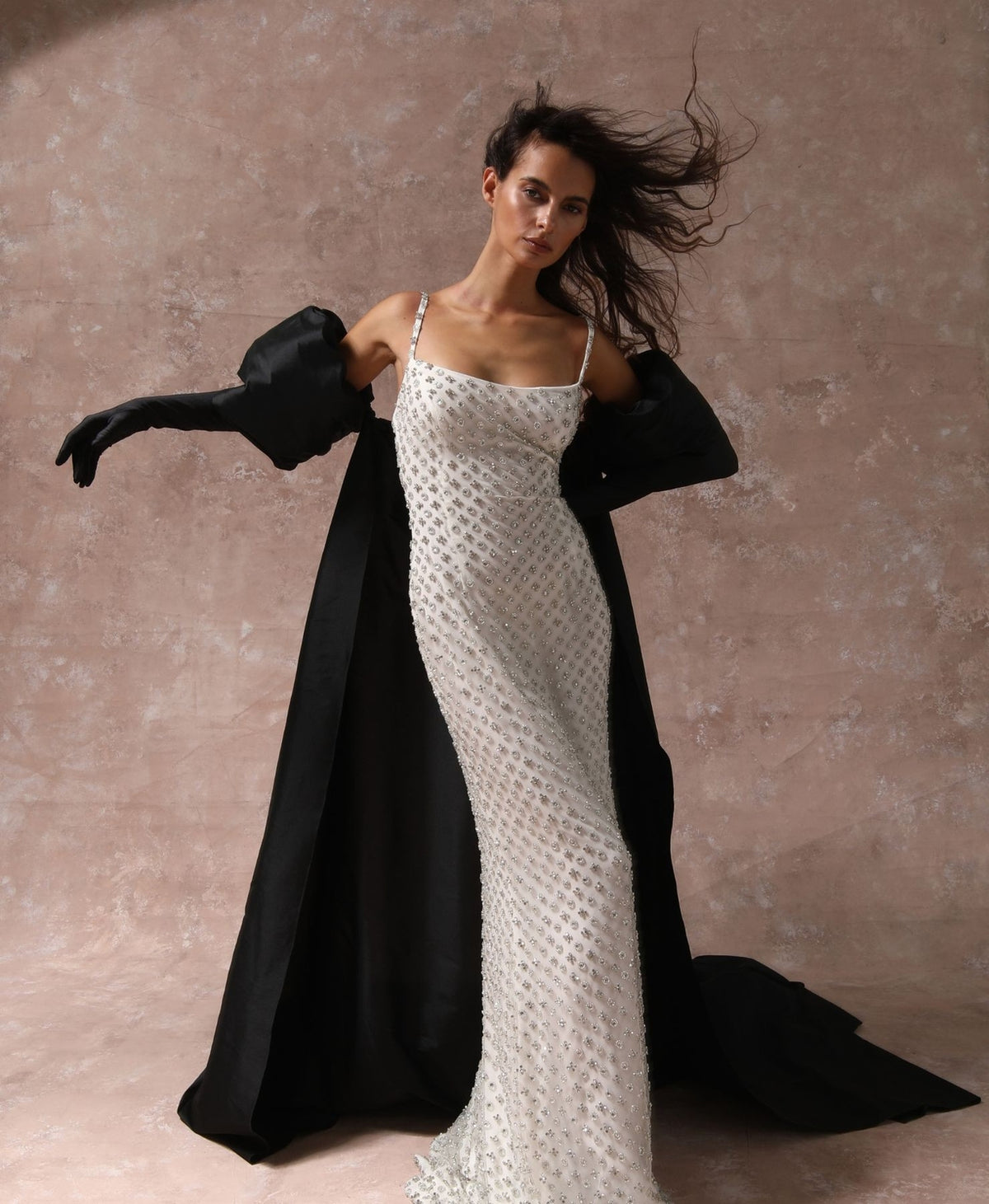Robe Longue en Crêpe Satin Blanc avec Traîne et Appliqués Perlés