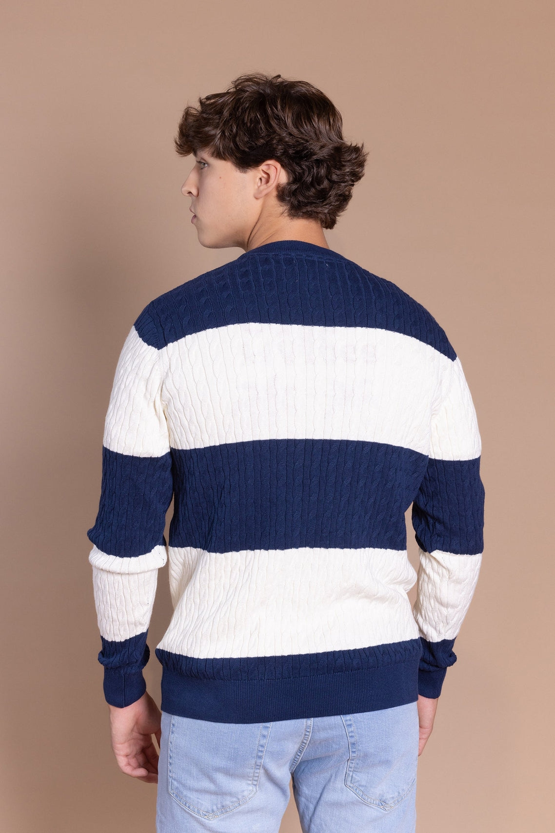 Pull torsadé à rayures blanc et bleu marine