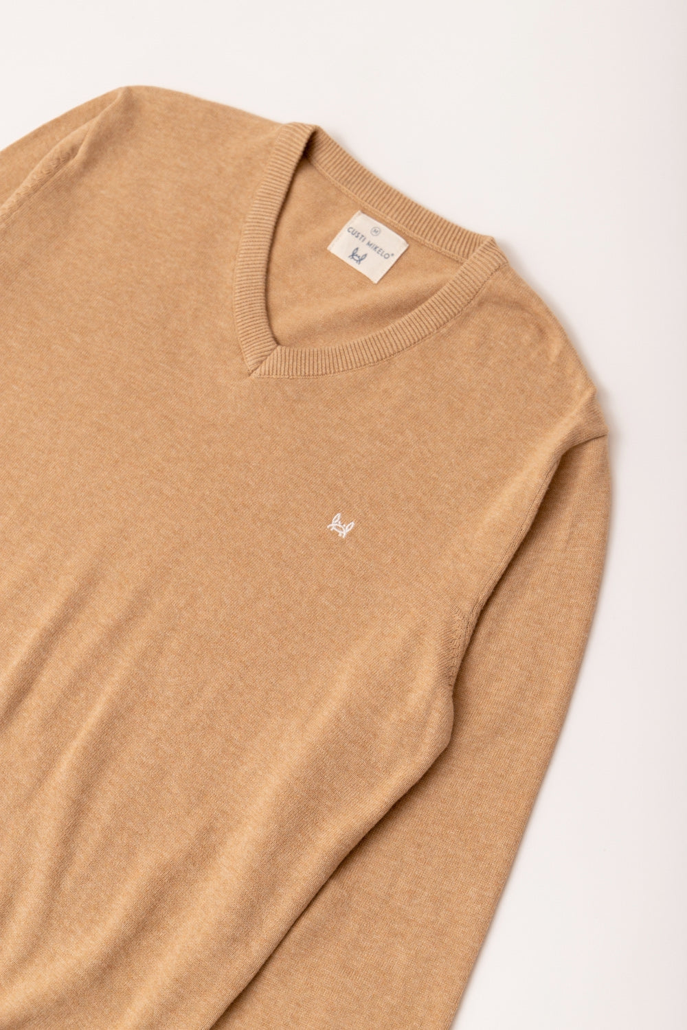 Pull basique col en V camel